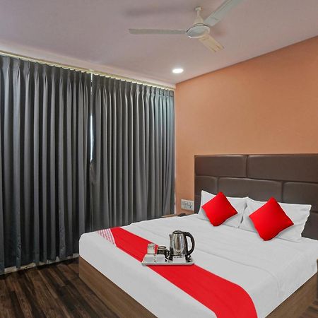 Hotel O Infinity Surate Extérieur photo