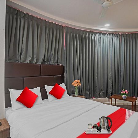 Hotel O Infinity Surate Extérieur photo