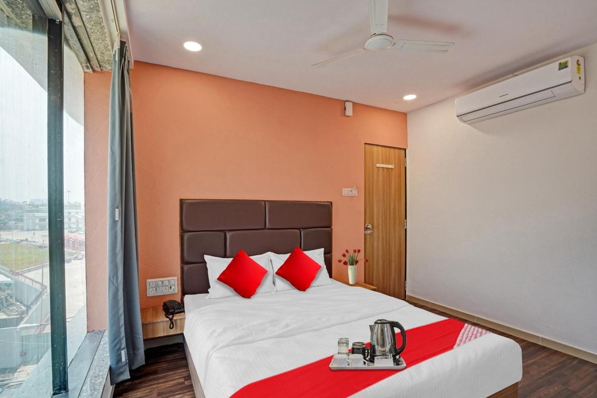 Hotel O Infinity Surate Extérieur photo